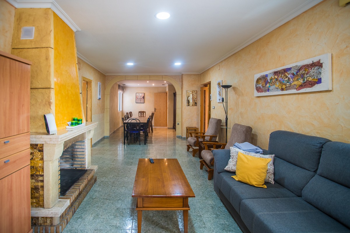 For sale - 7 Bedroom 4 Bathroom Villa in Orihuela - Inland  - Alicante