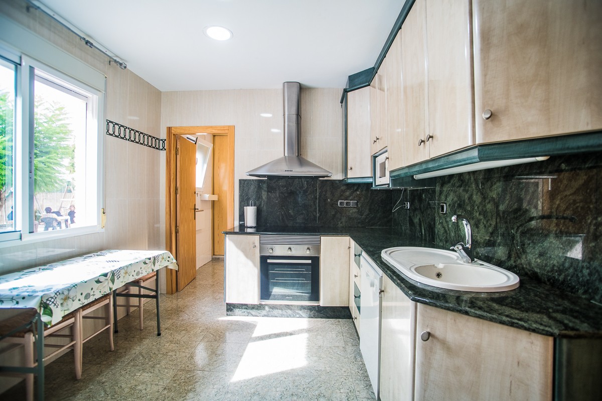For sale - 7 Bedroom 4 Bathroom Villa in Orihuela - Inland  - Alicante