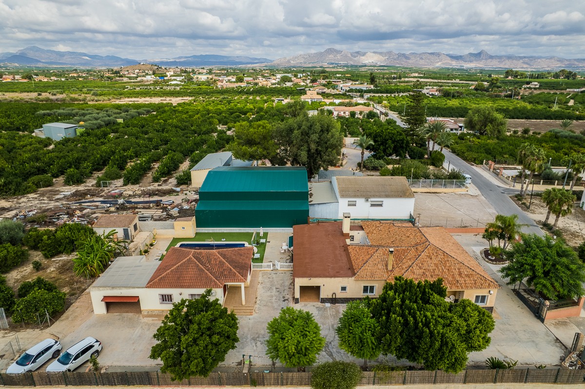 For sale - 7 Bedroom 4 Bathroom Villa in Orihuela - Inland  - Alicante