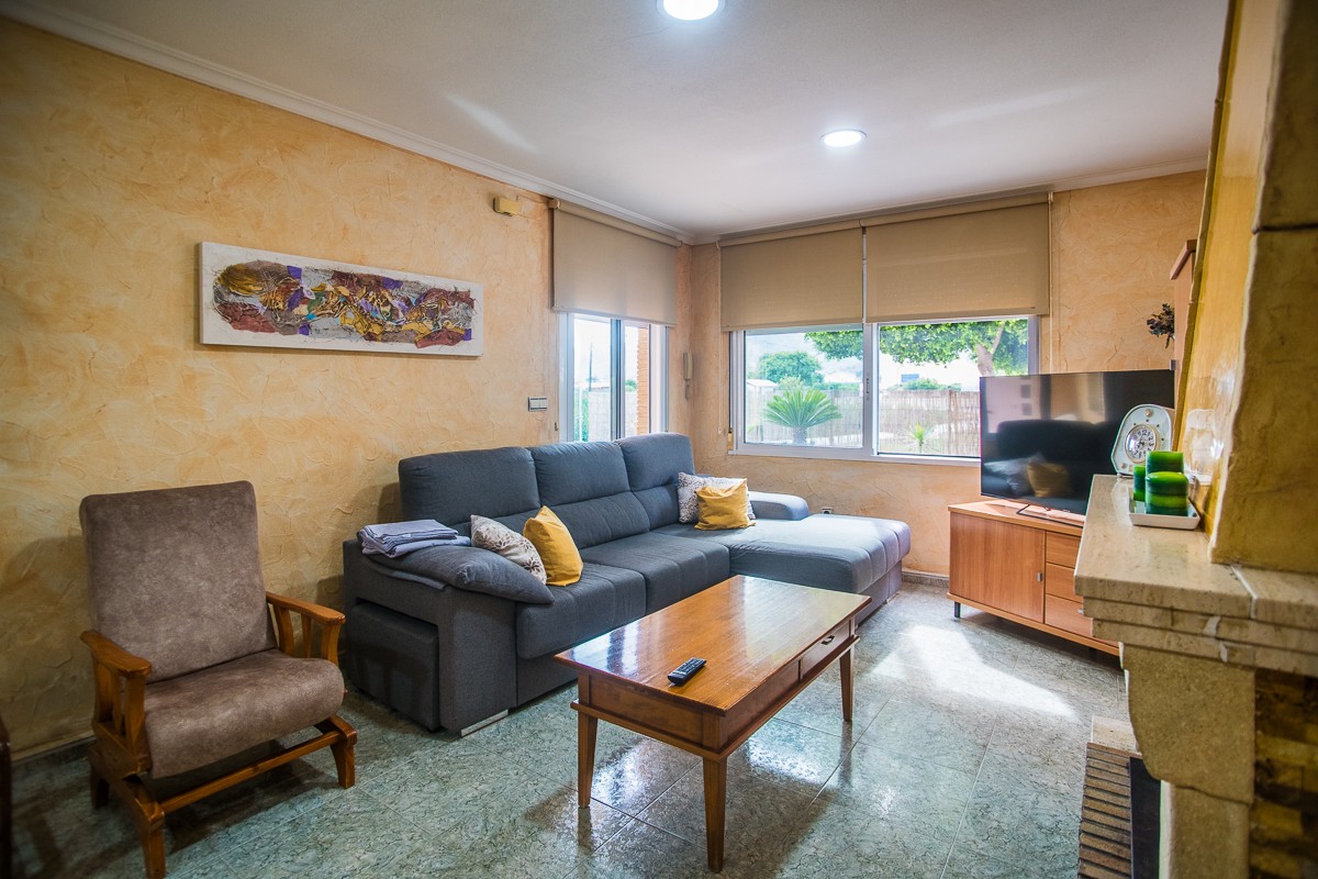 For sale - 7 Bedroom 4 Bathroom Villa in Orihuela - Inland  - Alicante