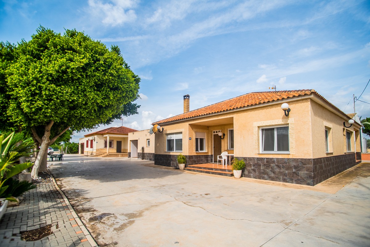 For sale - 7 Bedroom 4 Bathroom Villa in Orihuela - Inland  - Alicante