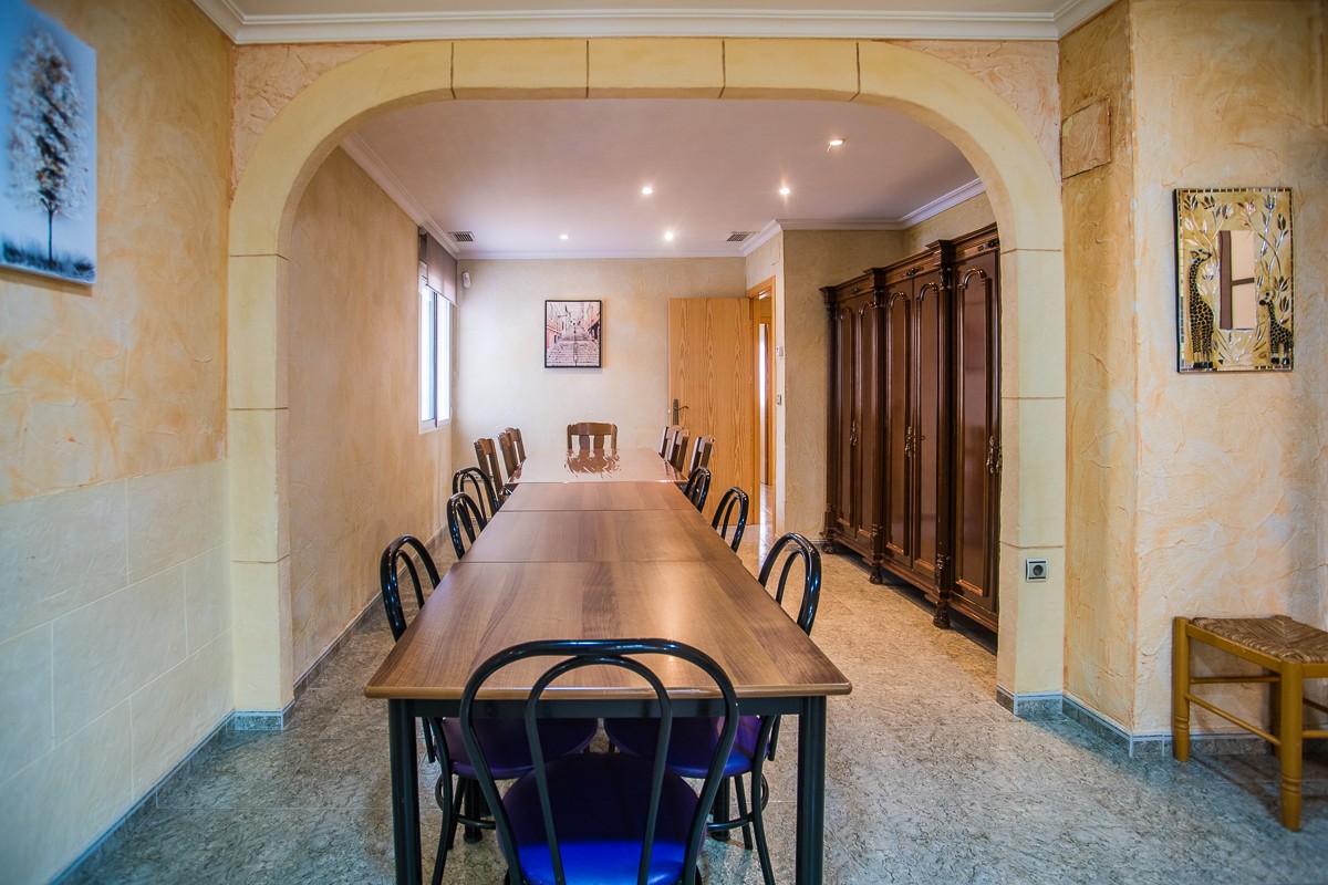 For sale - 7 Bedroom 4 Bathroom Villa in Orihuela - Inland  - Alicante