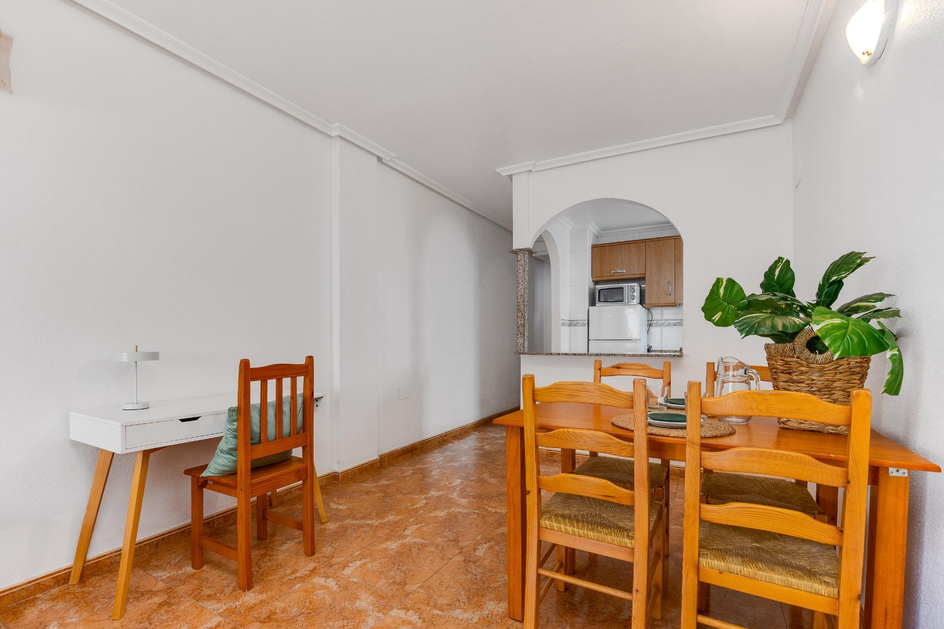 For sale - 2 Bedroom 1 Bathroom Apartment in Torrevieja - Centro  - Alicante