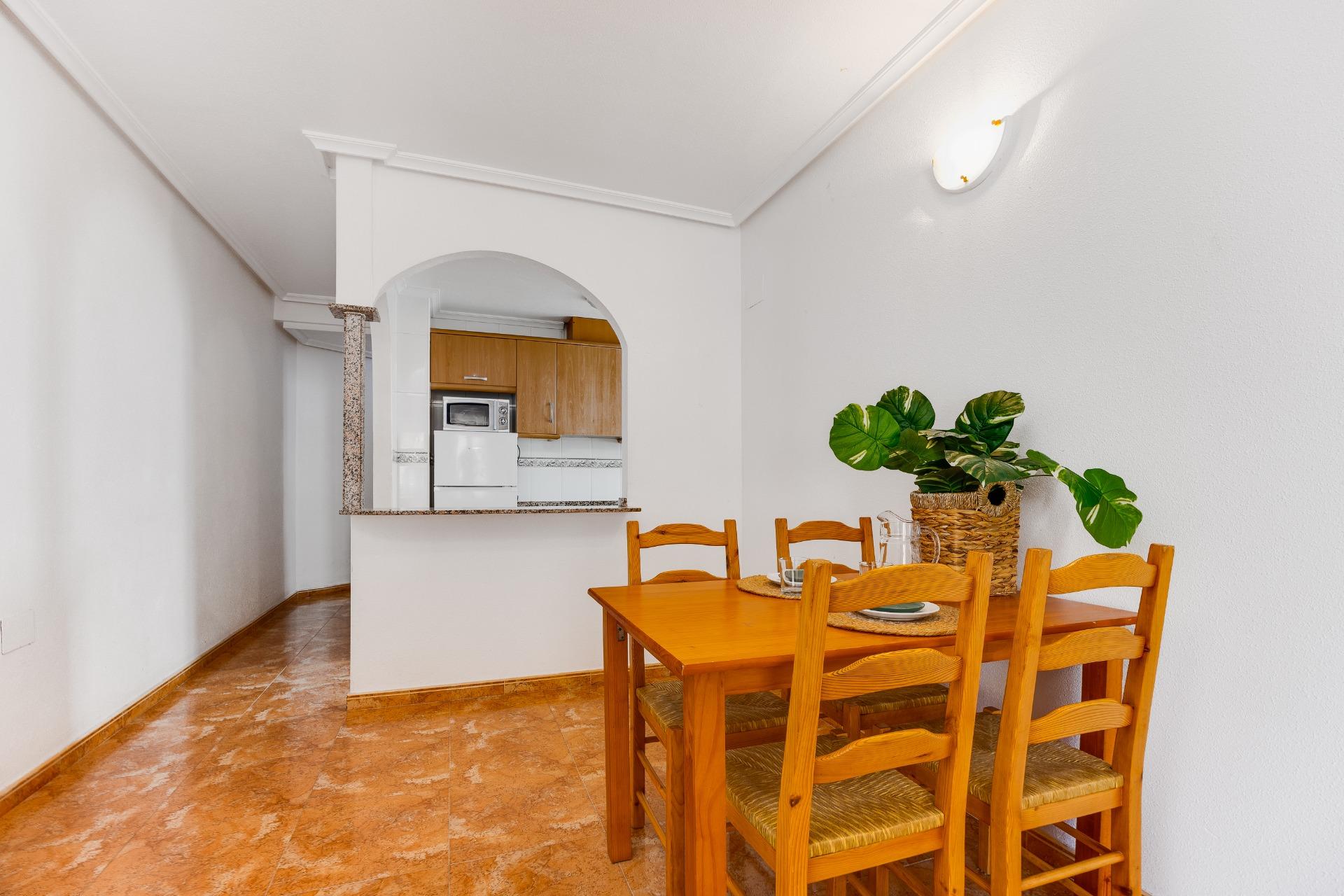 For sale - 2 Bedroom 1 Bathroom Apartment in Torrevieja - Centro  - Alicante