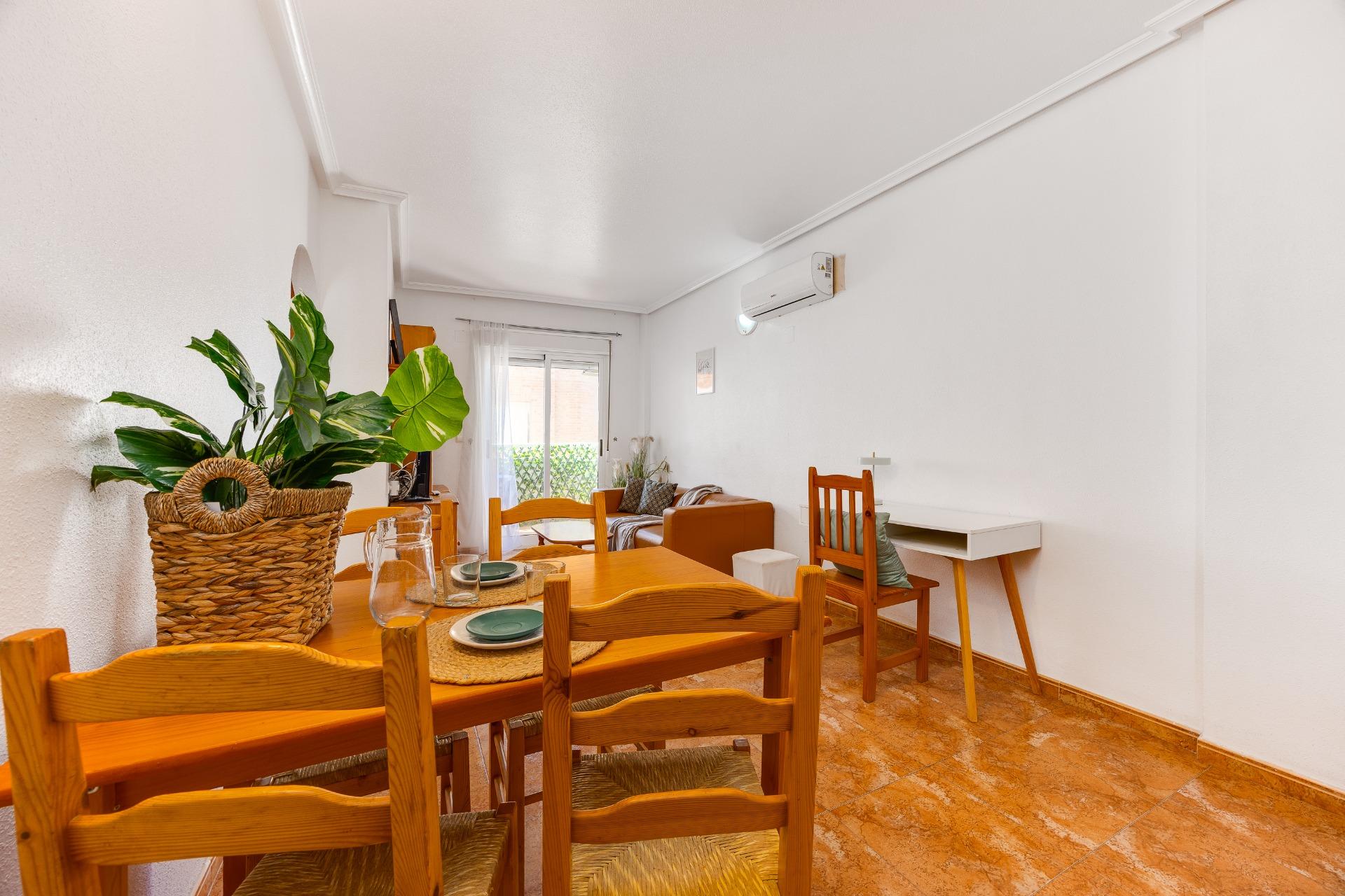 For sale - 2 Bedroom 1 Bathroom Apartment in Torrevieja - Centro  - Alicante