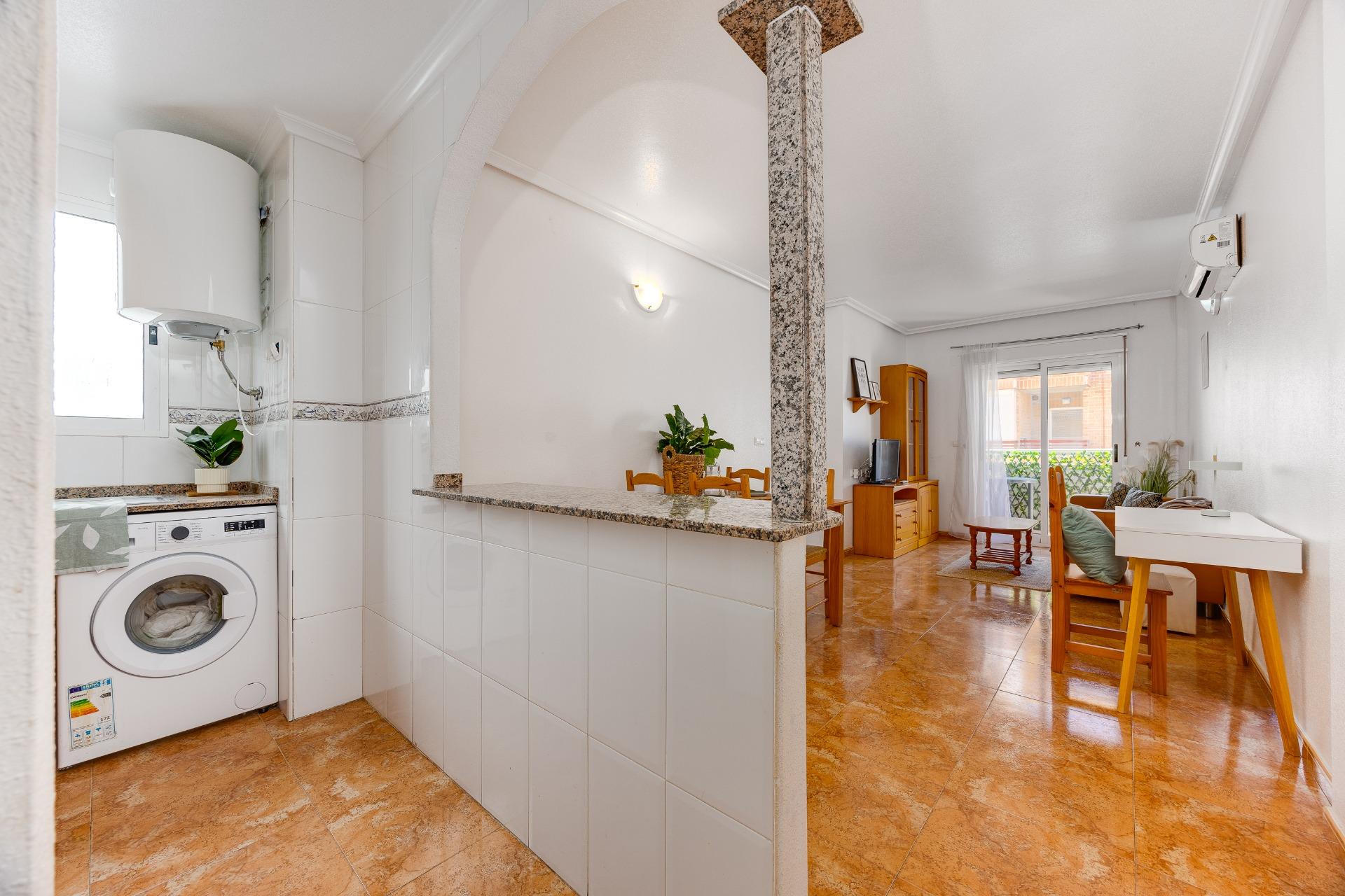 For sale - 2 Bedroom 1 Bathroom Apartment in Torrevieja - Centro  - Alicante