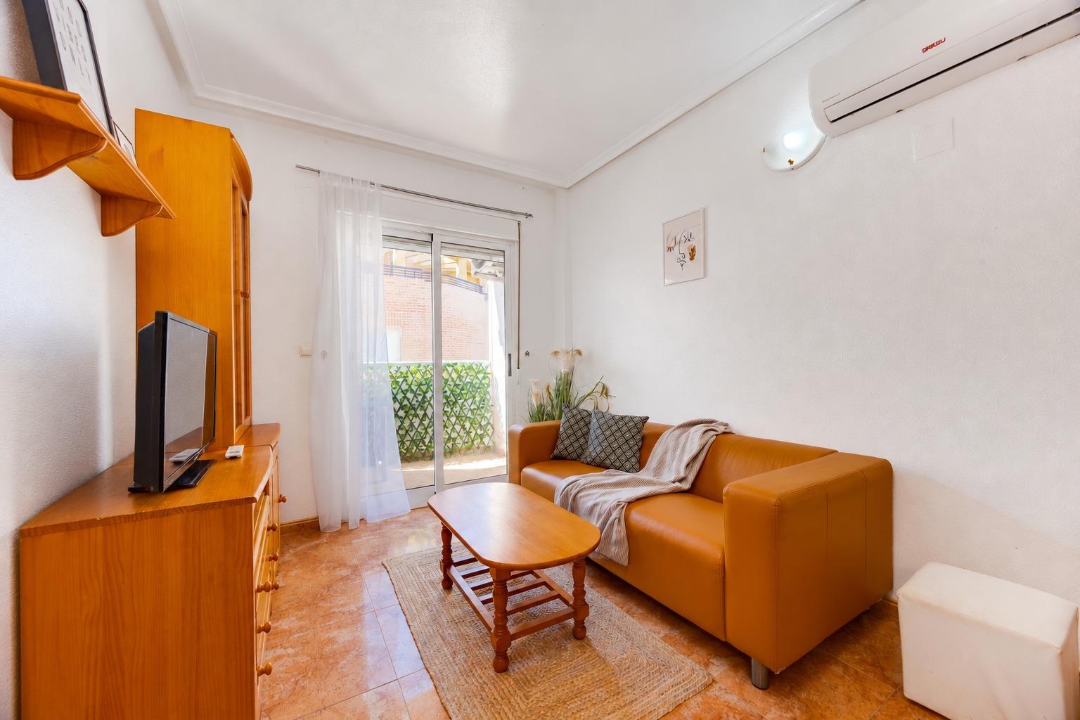 For sale - 2 Bedroom 1 Bathroom Apartment in Torrevieja - Centro  - Alicante