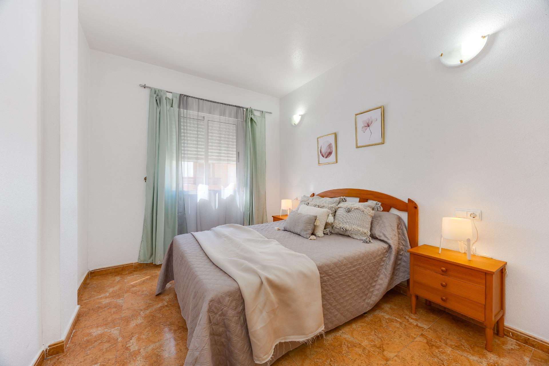For sale - 2 Bedroom 1 Bathroom Apartment in Torrevieja - Centro  - Alicante