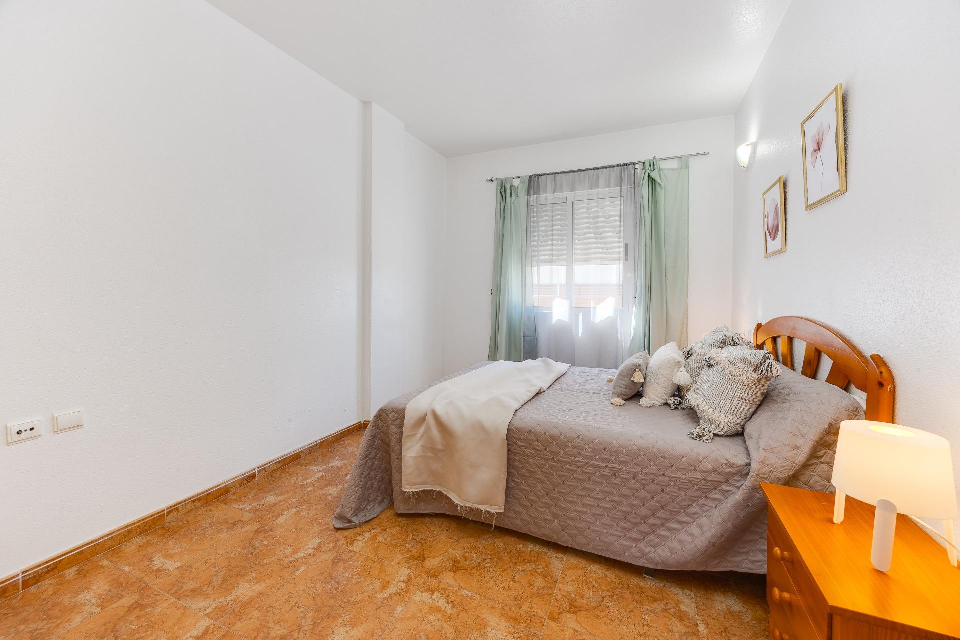 For sale - 2 Bedroom 1 Bathroom Apartment in Torrevieja - Centro  - Alicante