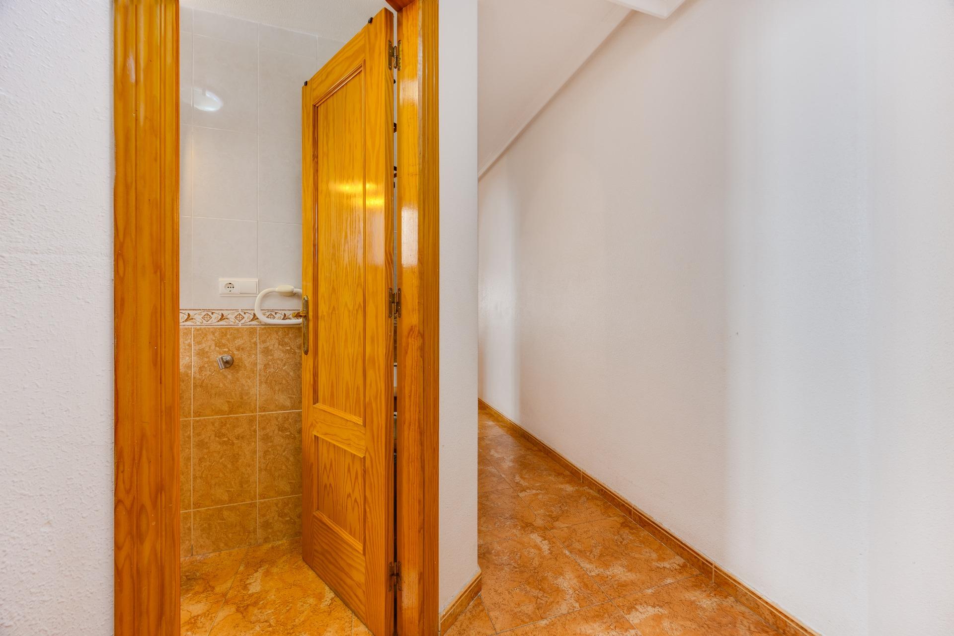 For sale - 2 Bedroom 1 Bathroom Apartment in Torrevieja - Centro  - Alicante