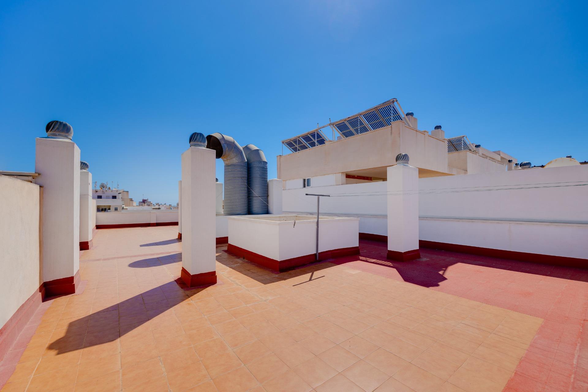 For sale - 2 Bedroom 1 Bathroom Apartment in Torrevieja - Centro  - Alicante