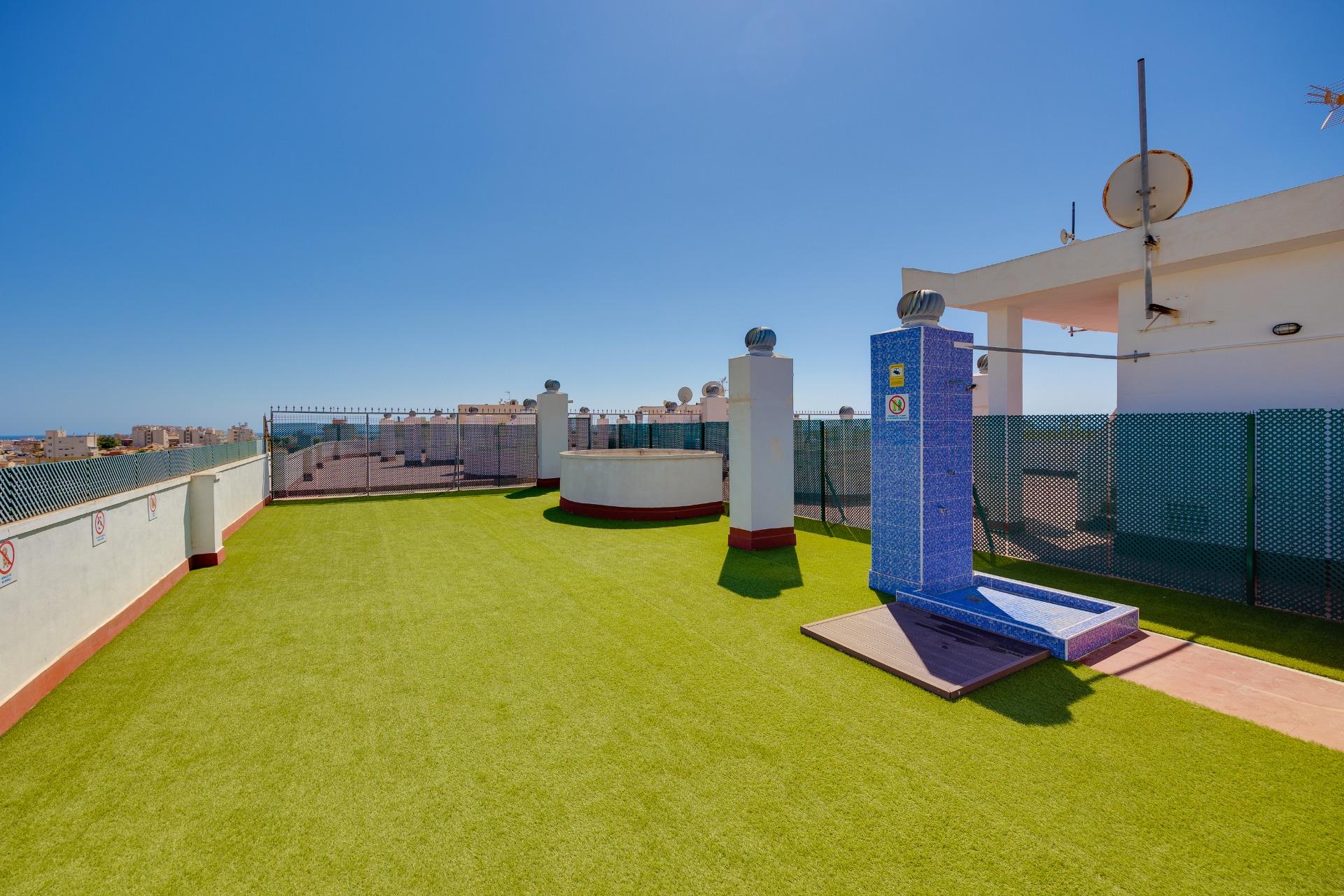For sale - 2 Bedroom 1 Bathroom Apartment in Torrevieja - Centro  - Alicante