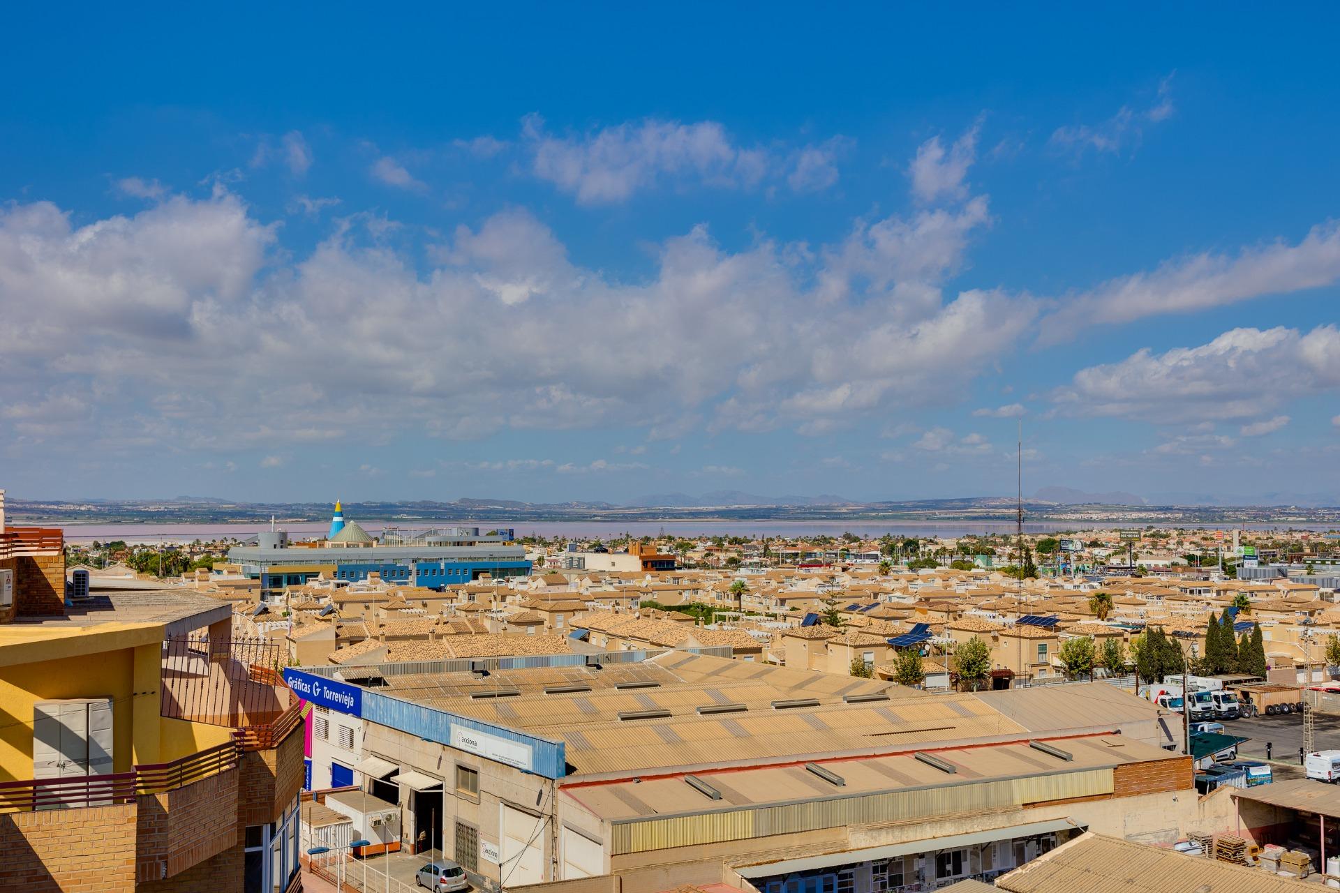 For sale - 2 Bedroom 1 Bathroom Apartment in Torrevieja - Centro  - Alicante