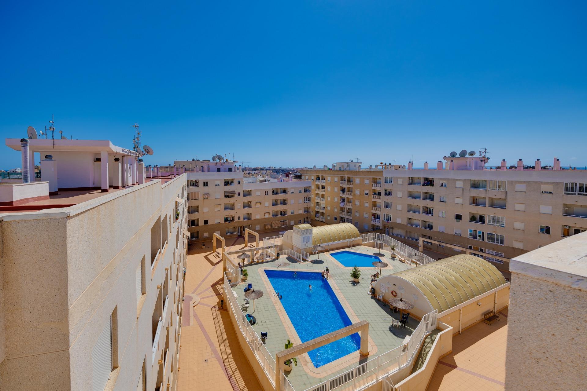For sale - 2 Bedroom 1 Bathroom Apartment in Torrevieja - Centro  - Alicante