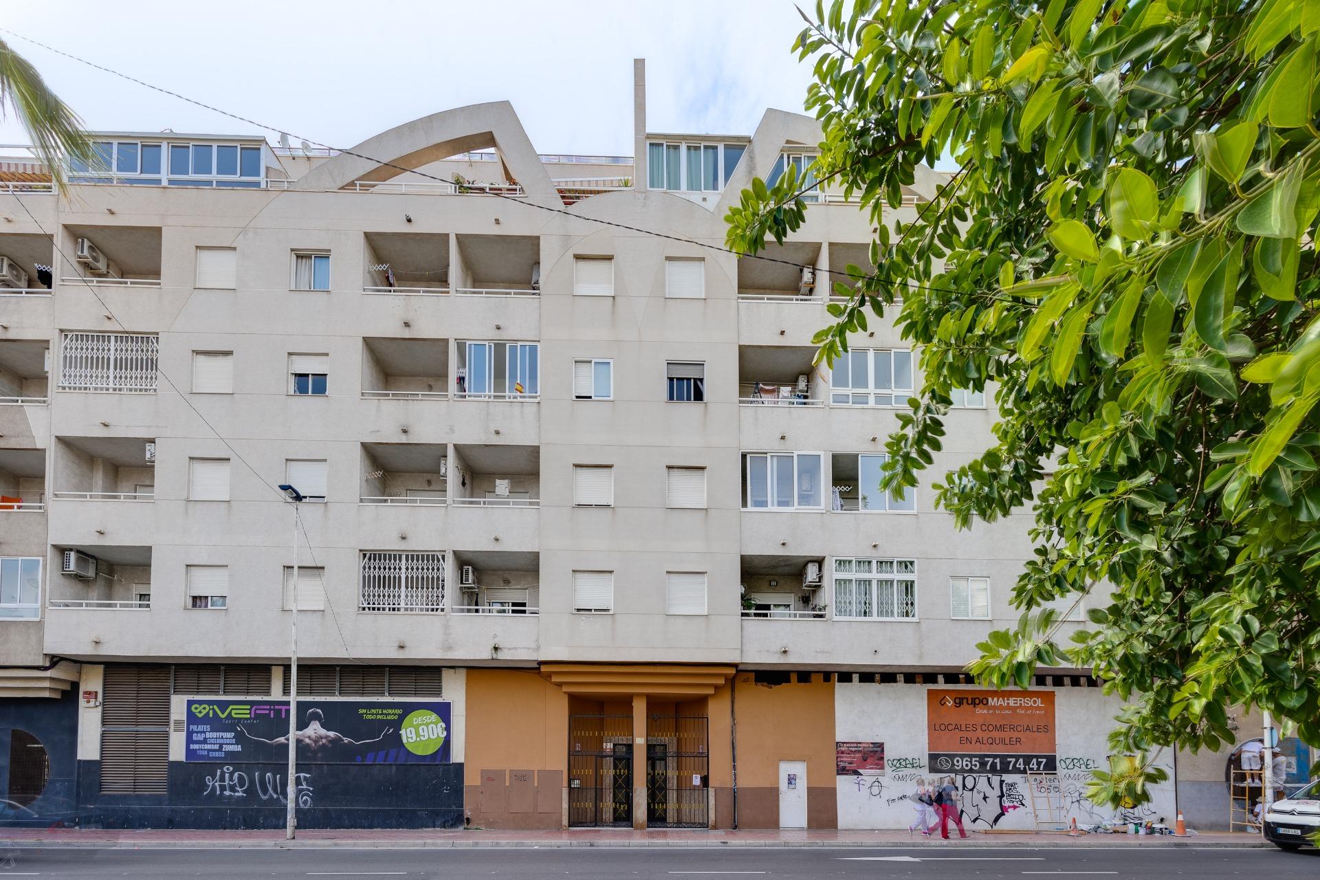 For sale - 2 Bedroom 1 Bathroom Apartment in Torrevieja - Centro  - Alicante