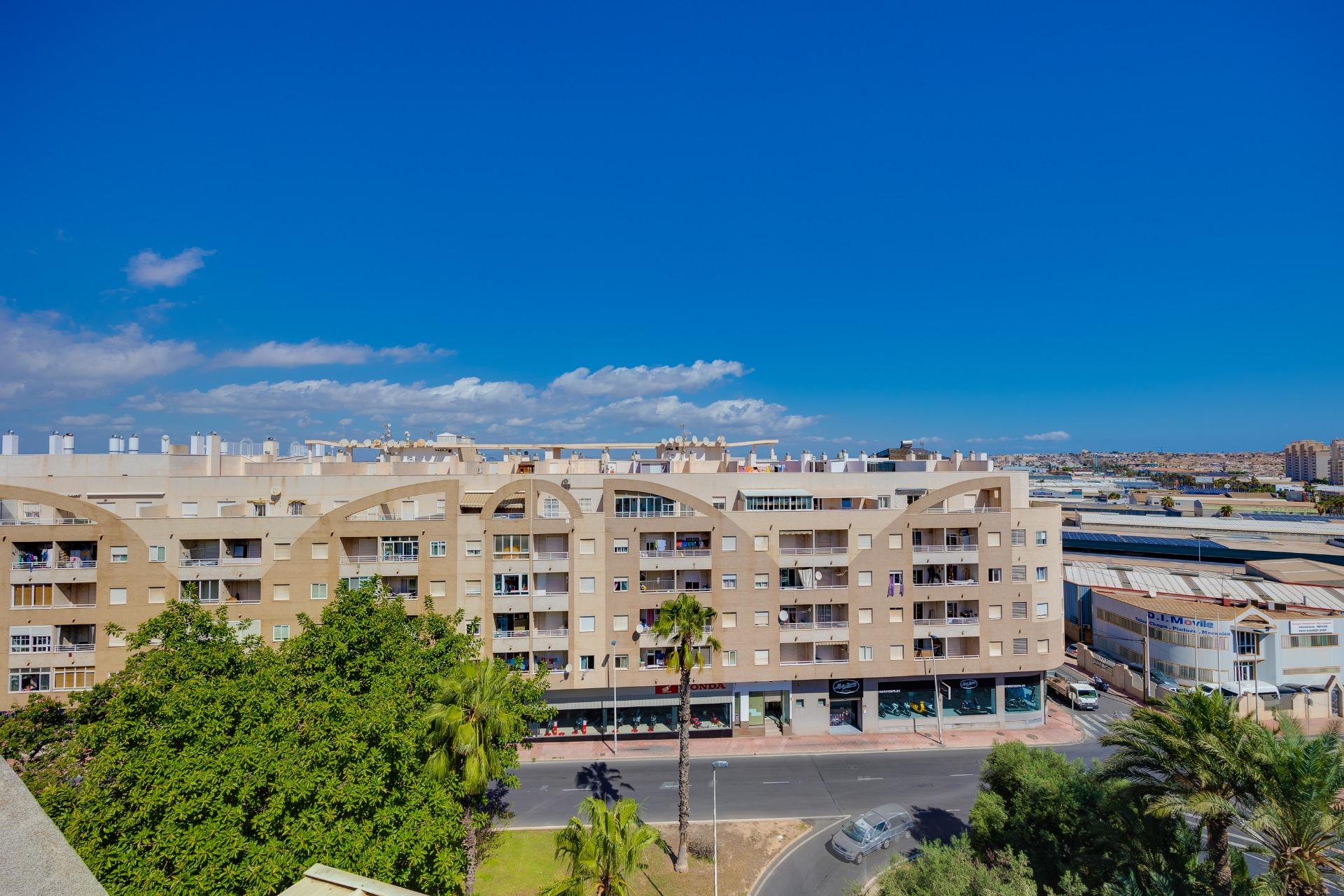 For sale - 2 Bedroom 1 Bathroom Apartment in Torrevieja - Centro  - Alicante