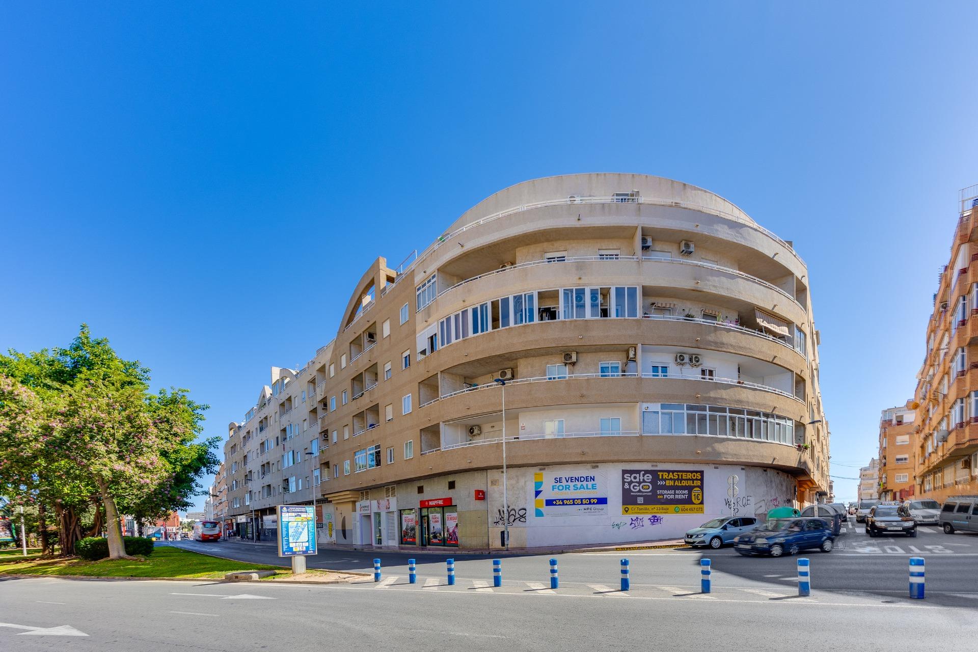 For sale - 2 Bedroom 1 Bathroom Apartment in Torrevieja - Centro  - Alicante