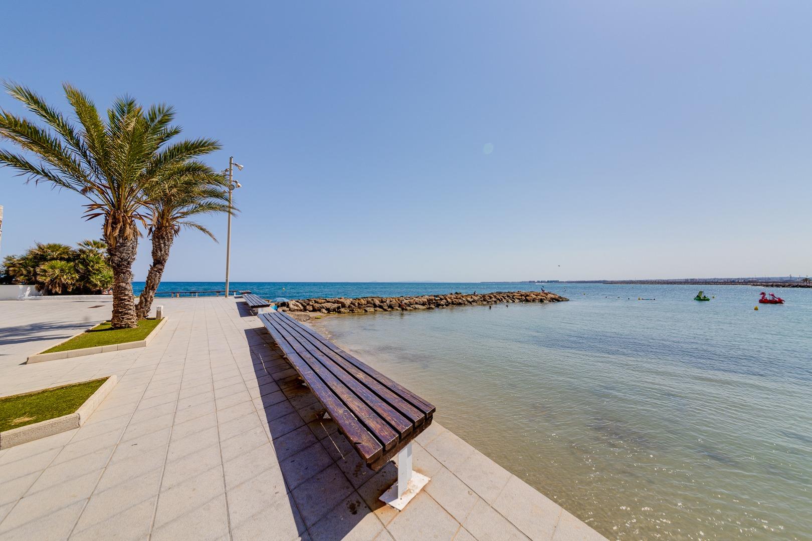 For sale - 2 Bedroom 1 Bathroom Apartment in Torrevieja - Centro  - Alicante