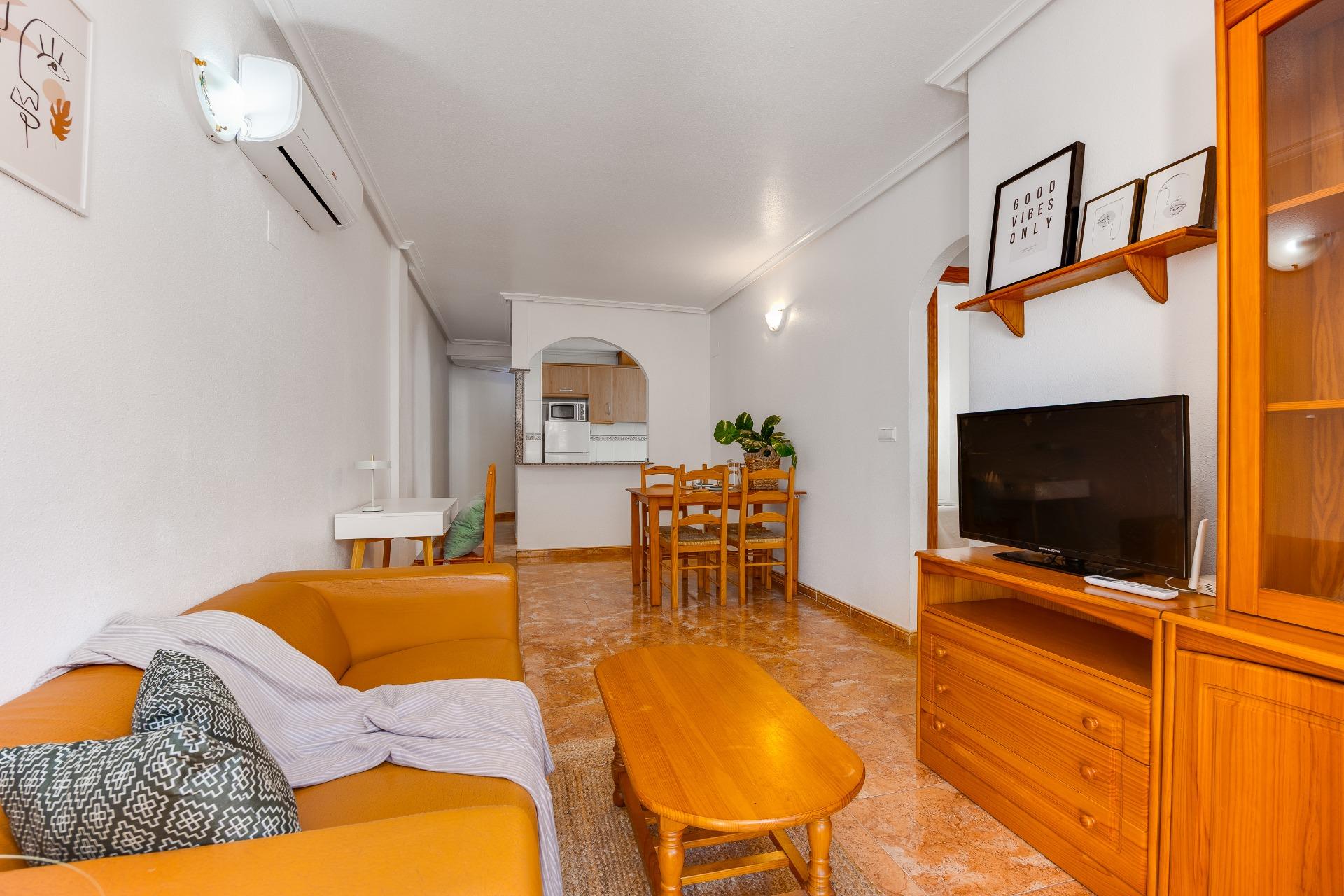 For sale - 2 Bedroom 1 Bathroom Apartment in Torrevieja - Centro  - Alicante