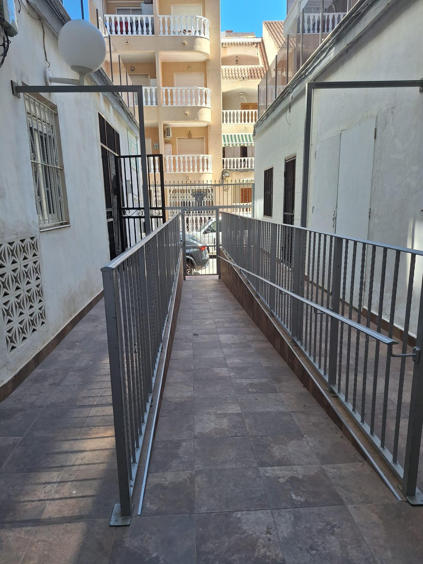 For sale - 3 Bedroom 1 Bathroom Duplex in Torrevieja - Habaneras  - Alicante