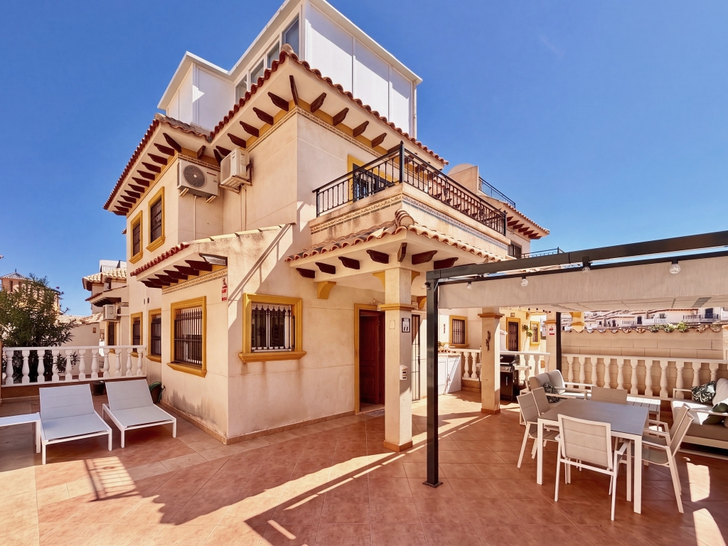 3 Bedroom 2 Bathroom Town House in Orihuela Costa