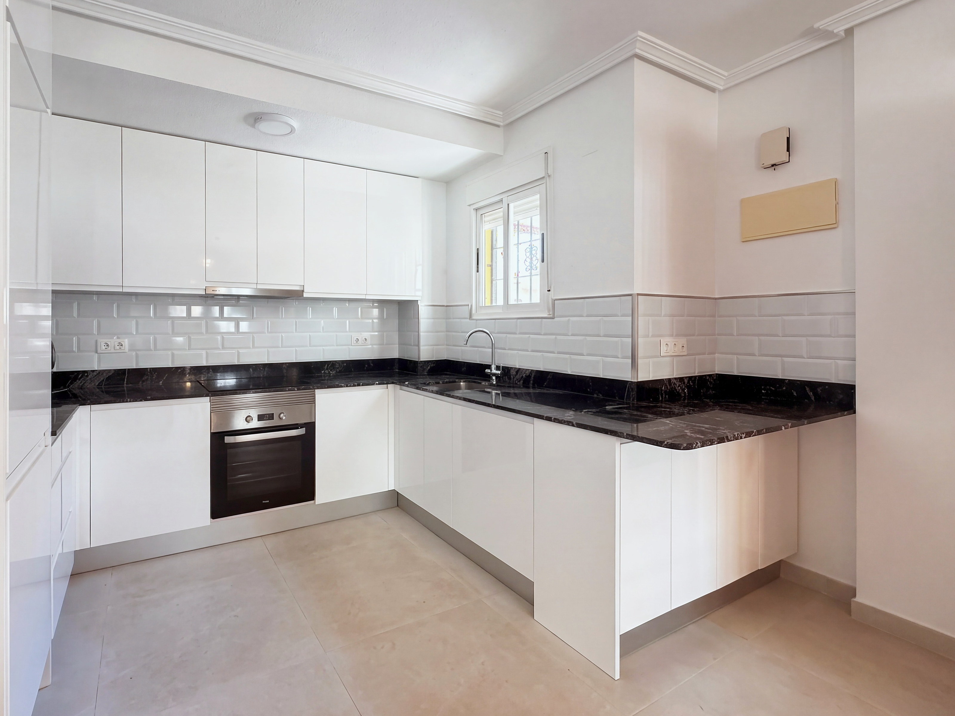 For sale - 3 Bedroom 2 Bathroom Town House in Orihuela Costa - Costa Blanca  - Alicante