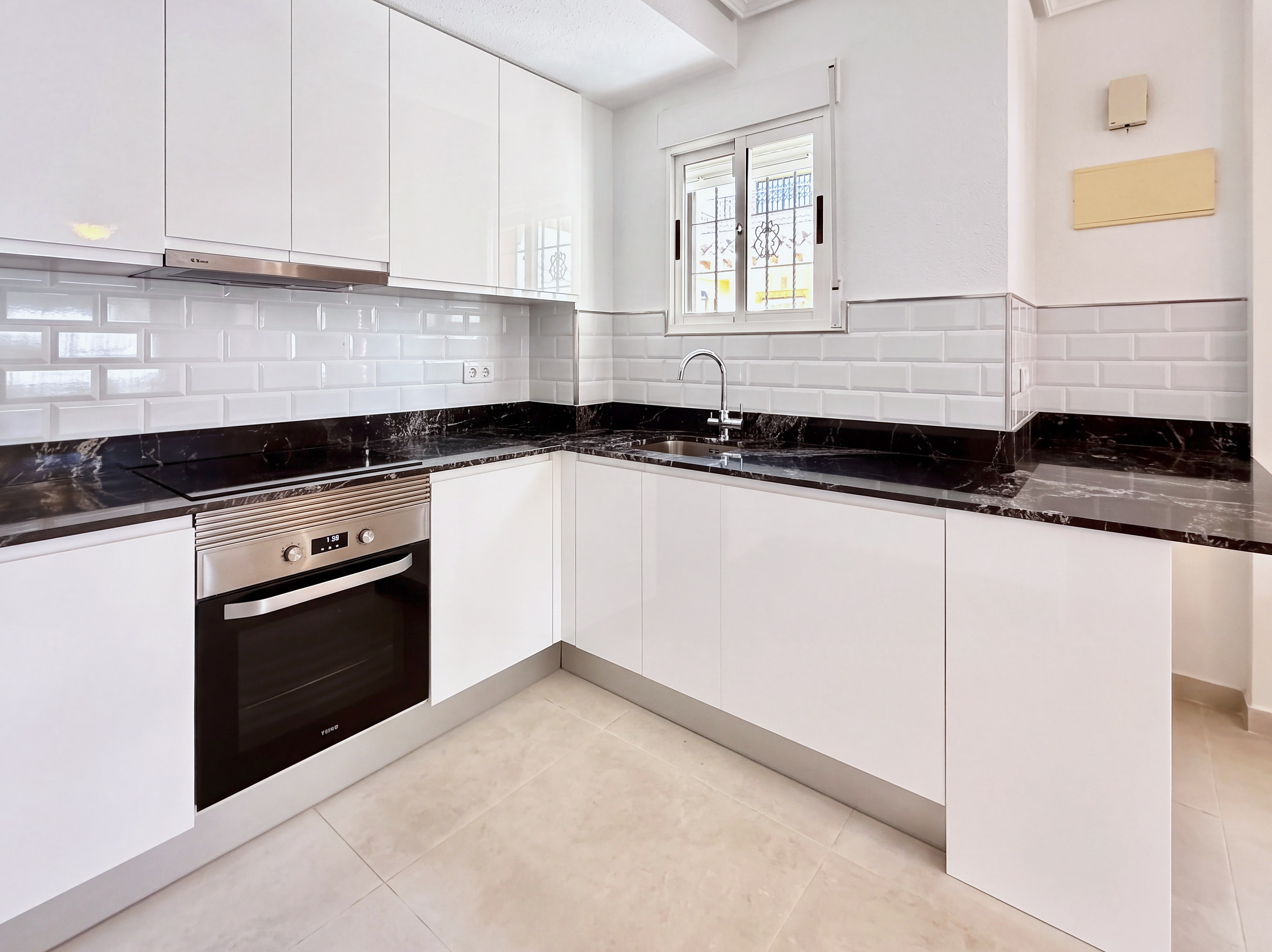 For sale - 3 Bedroom 2 Bathroom Town House in Orihuela Costa - Costa Blanca  - Alicante