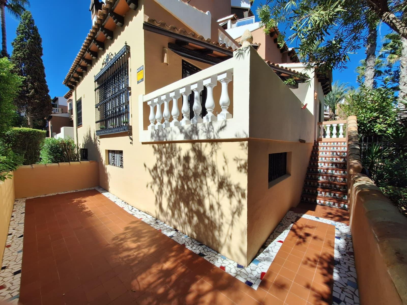 For sale - 2 Bedroom 2 Bathroom Apartment in Torrevieja - Los Frutales  - Alicante
