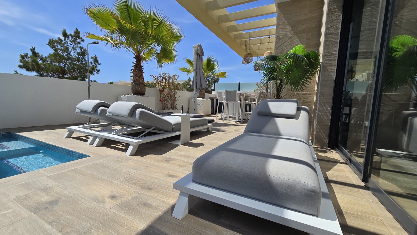 For sale - 3 Bedroom 2 Bathroom Villa in Los Montesinos - , Los Montesinos, Alicante, Spain - Alicante
