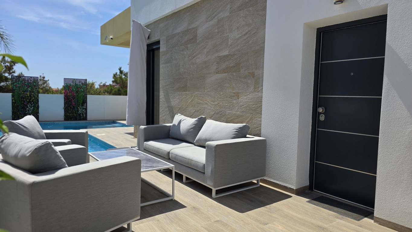 For sale - 3 Bedroom 2 Bathroom Villa in Los Montesinos - , Los Montesinos, Alicante, Spain - Alicante