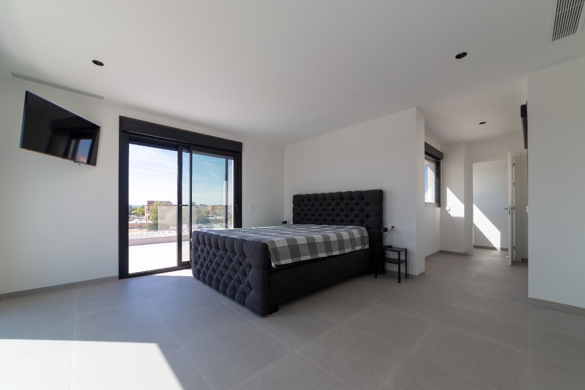 For sale - 4 Bedroom 3 Bathroom Villa in Los Montesinos - , Los Montesinos, Alicante, Spain - Alicante