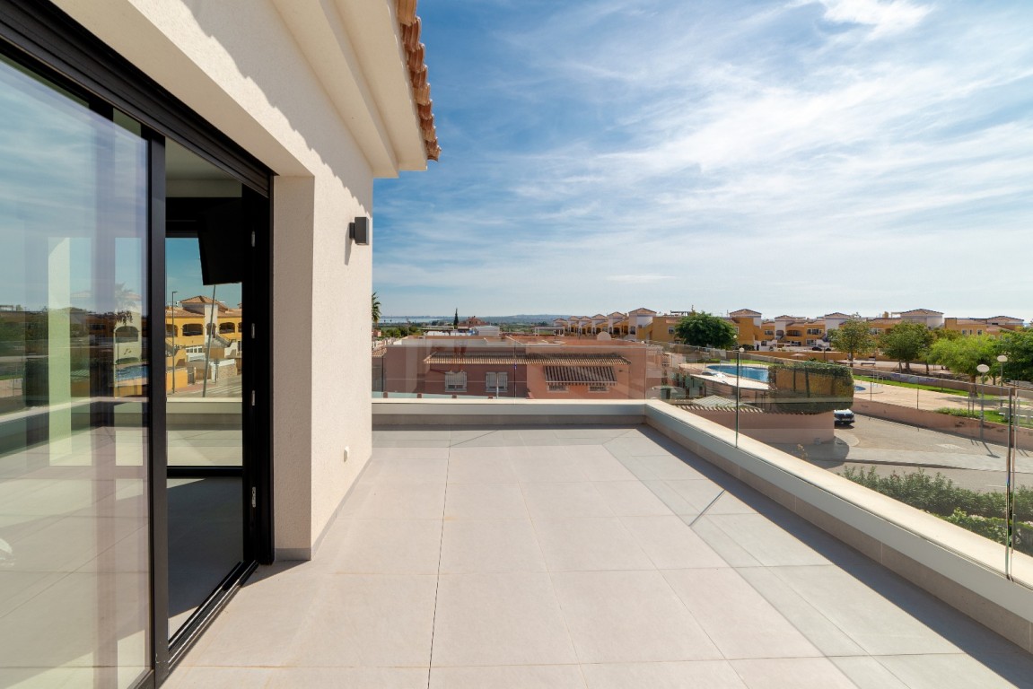 For sale - 4 Bedroom 3 Bathroom Villa in Los Montesinos - , Los Montesinos, Alicante, Spain - Alicante
