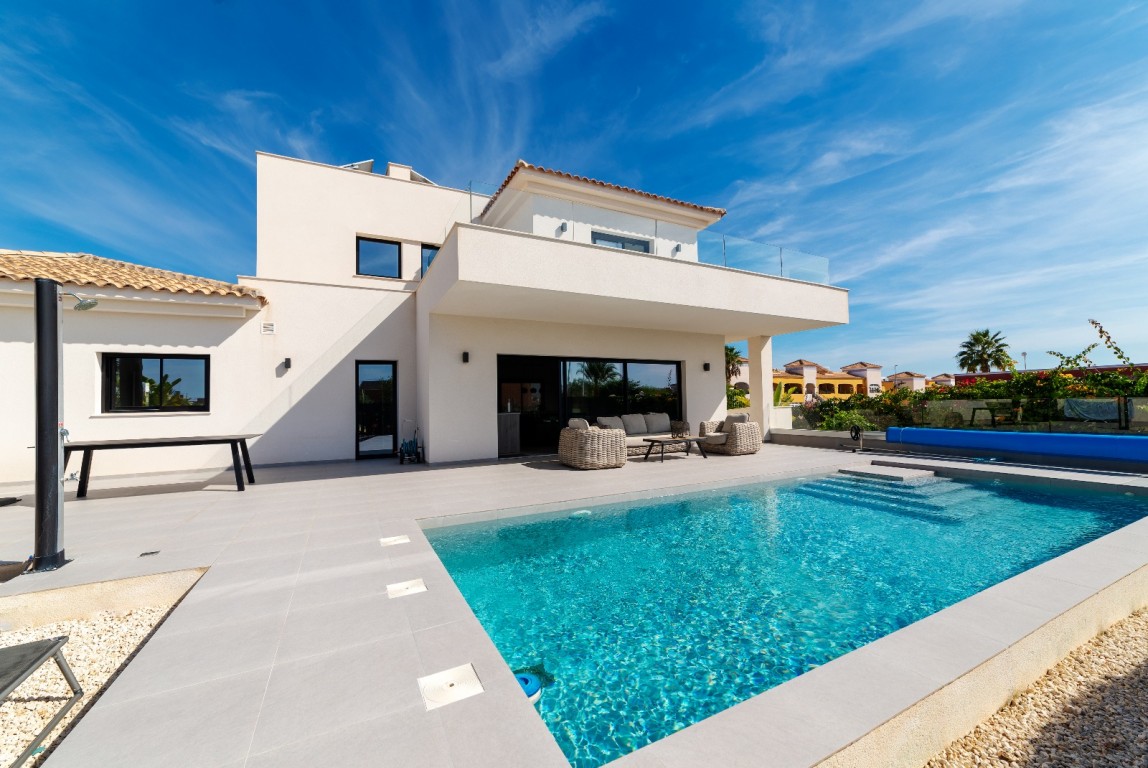For sale - 4 Bedroom 3 Bathroom Villa in Los Montesinos - , Los Montesinos, Alicante, Spain - Alicante