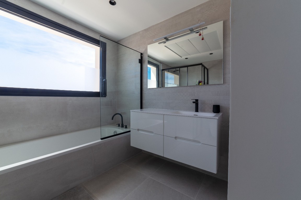 For sale - 4 Bedroom 3 Bathroom Villa in Los Montesinos - , Los Montesinos, Alicante, Spain - Alicante