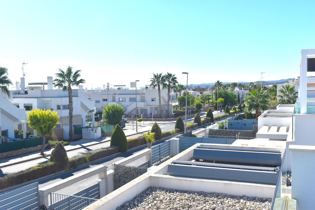 For sale - 3 Bedroom 2 Bathroom Villa in Vistabella Golf Entre Naranjos - Inland  - Alicante