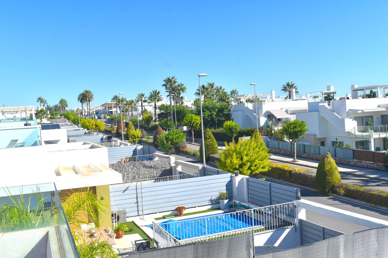 For sale - 3 Bedroom 2 Bathroom Villa in Vistabella Golf Entre Naranjos - Inland  - Alicante