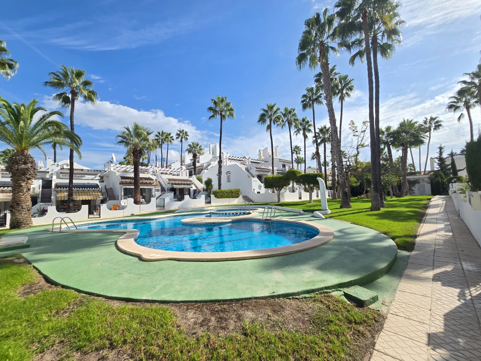 For sale - 2 Bedroom 1 Bathroom Town House in Villamartin - Costa Blanca  - Alicante