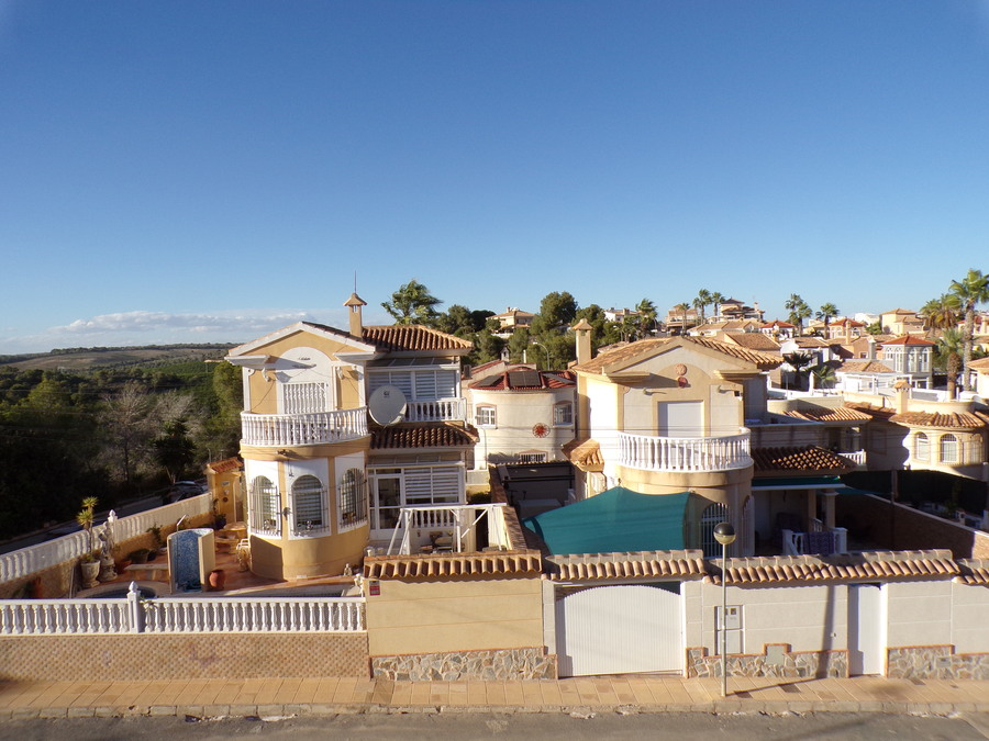 For sale - 3 Bedroom 2 Bathroom Detached Villa in Villamartin - , Villamartin, Alicante, Spain - Alicante