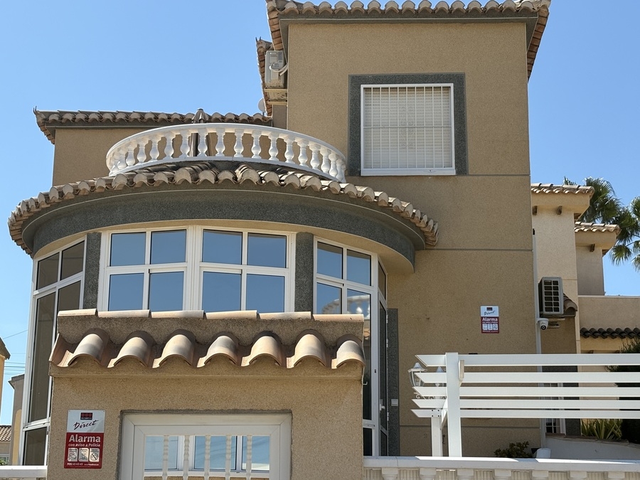 3 Bedroom 2 Bathroom Detached Villa in Villamartin