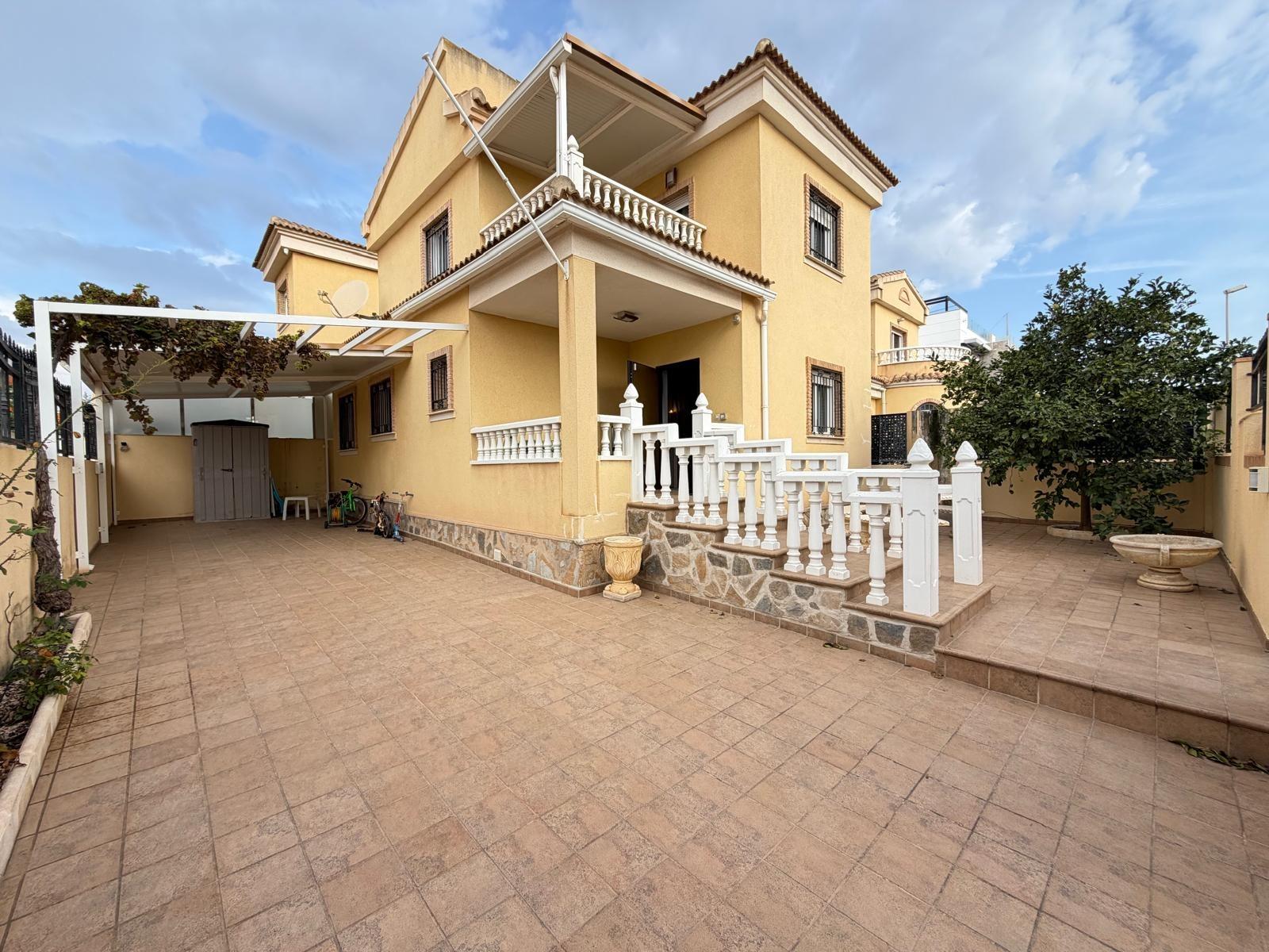 For sale - 4 Bedroom 2 Bathroom Villa in Orihuela Costa - Lomas De Don Juan  - Alicante