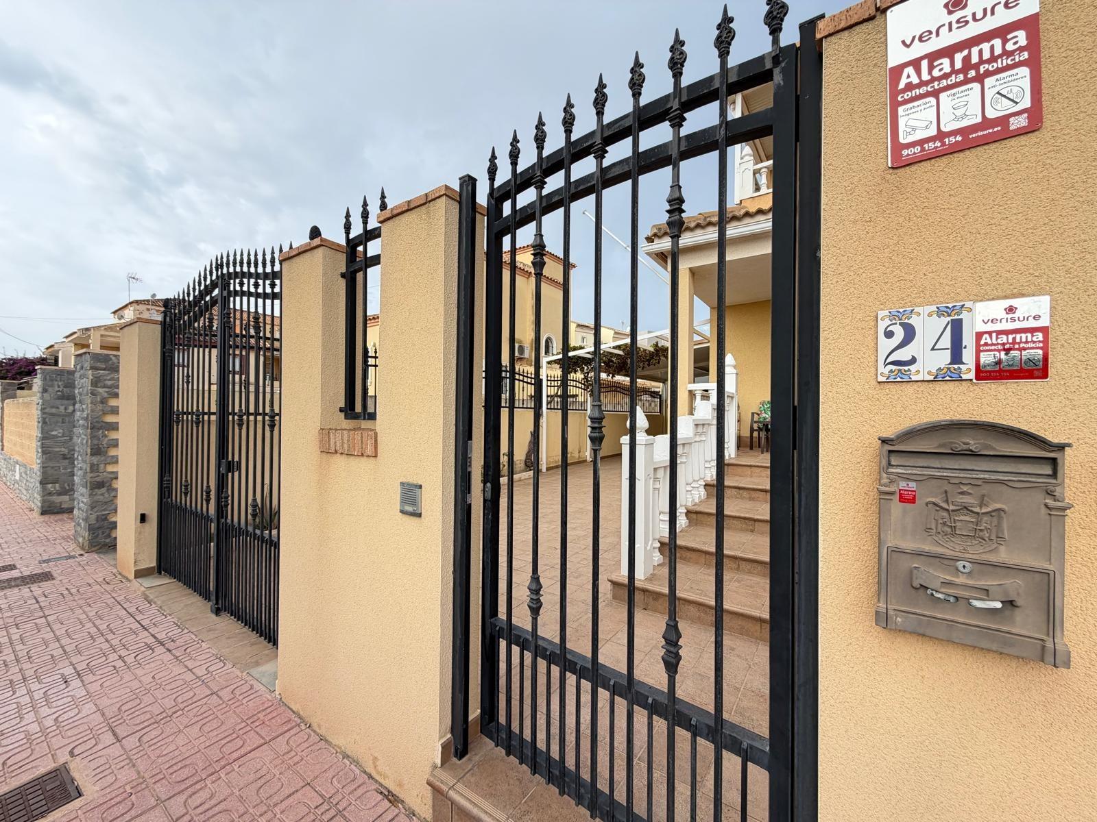 For sale - 4 Bedroom 2 Bathroom Villa in Orihuela Costa - Lomas De Don Juan  - Alicante