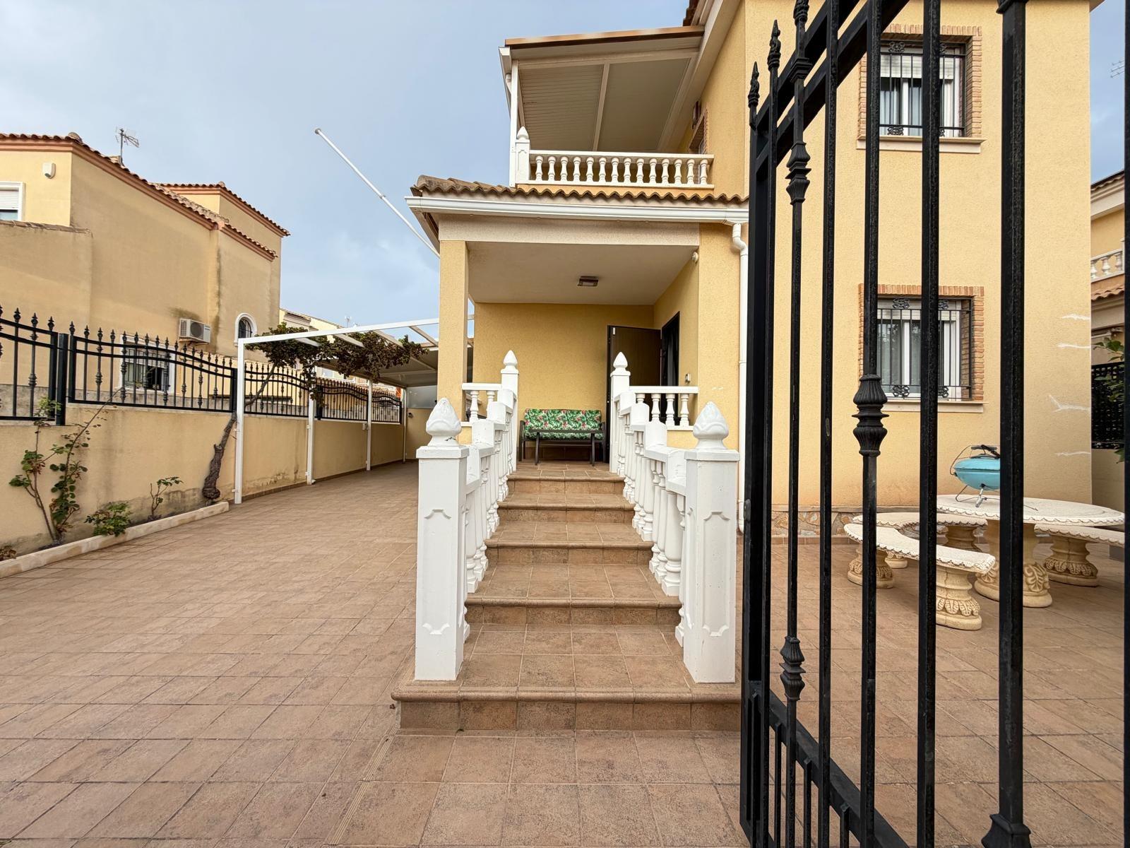 For sale - 4 Bedroom 2 Bathroom Villa in Orihuela Costa - Lomas De Don Juan  - Alicante