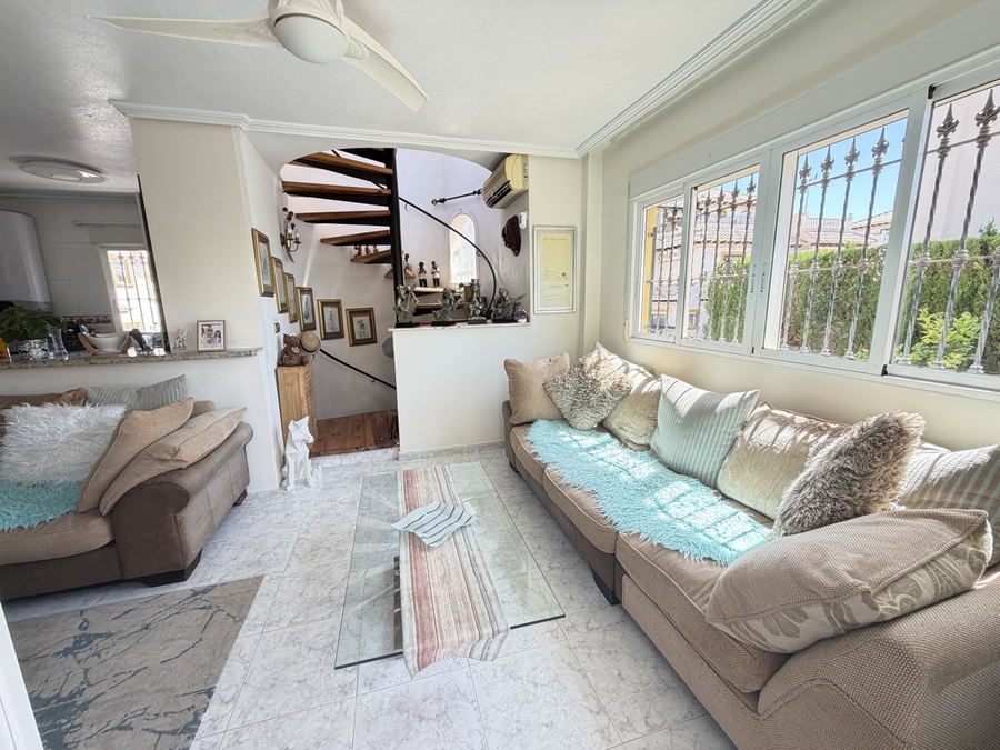 For sale - 4 Bedroom 3 Bathroom Villa in Villamartin - , Villamartin, Alicante, Spain - Alicante