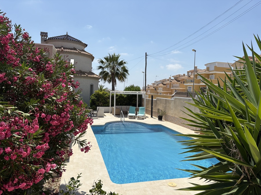 For sale - 3 Bedroom 2 Bathroom Villa in Orihuela Costa - , Orihuela Costa, Alicante, Spain - Alicante