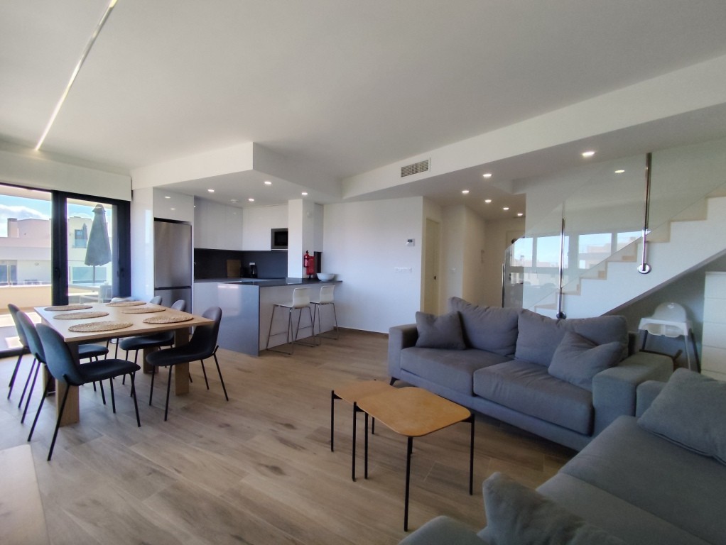 For sale - 3 Bedroom 2 Bathroom Penthouse in Villamartin - Villamartin  - Alicante