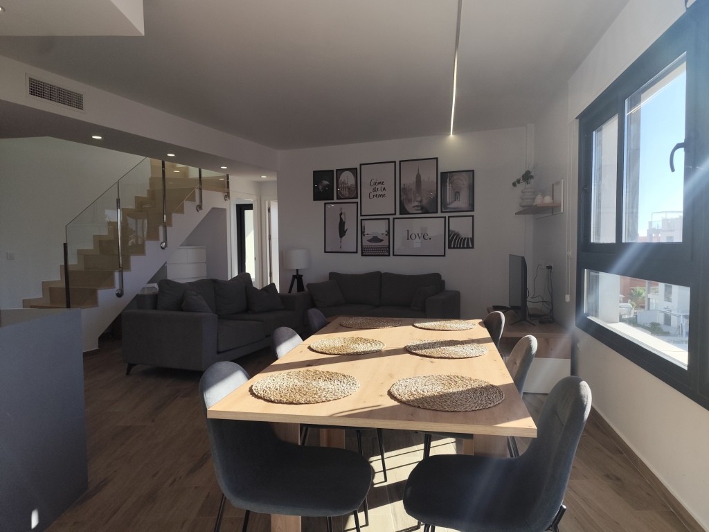 For sale - 3 Bedroom 2 Bathroom Penthouse in Villamartin - Villamartin  - Alicante