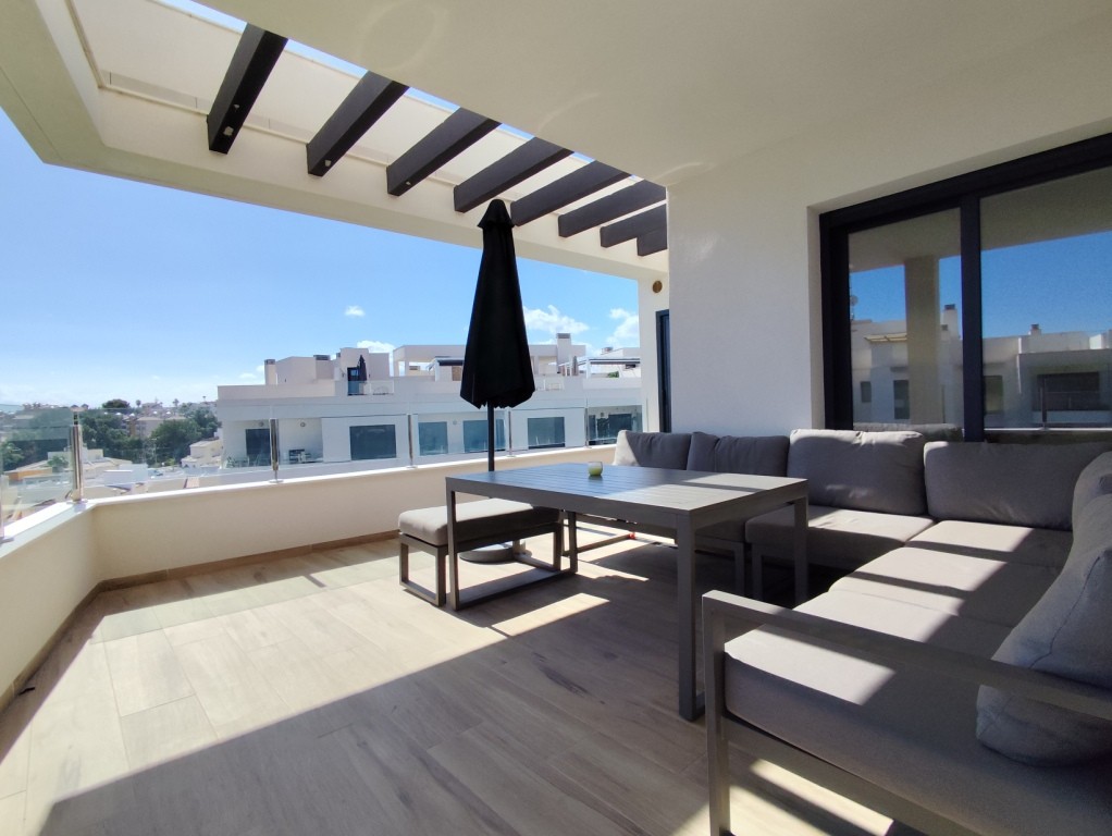 For sale - 3 Bedroom 2 Bathroom Penthouse in Villamartin - Villamartin  - Alicante