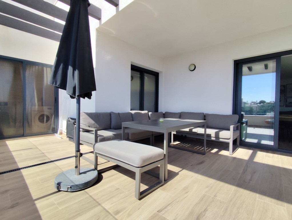 For sale - 3 Bedroom 2 Bathroom Penthouse in Villamartin - Villamartin  - Alicante