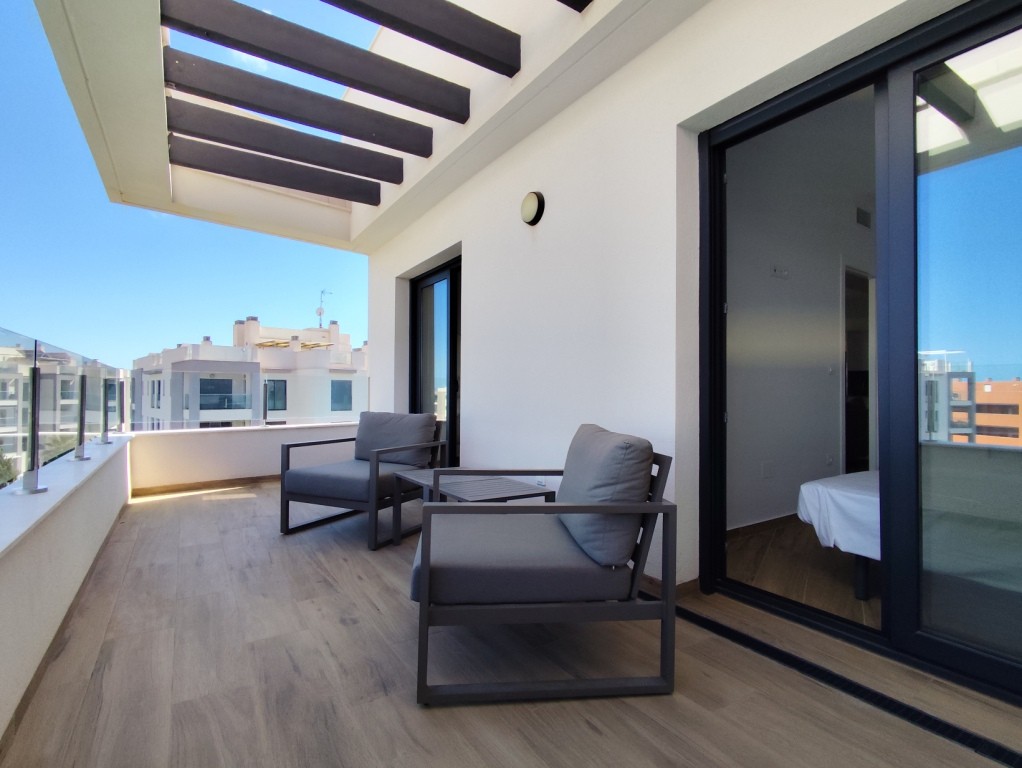 For sale - 3 Bedroom 2 Bathroom Penthouse in Villamartin - Villamartin  - Alicante