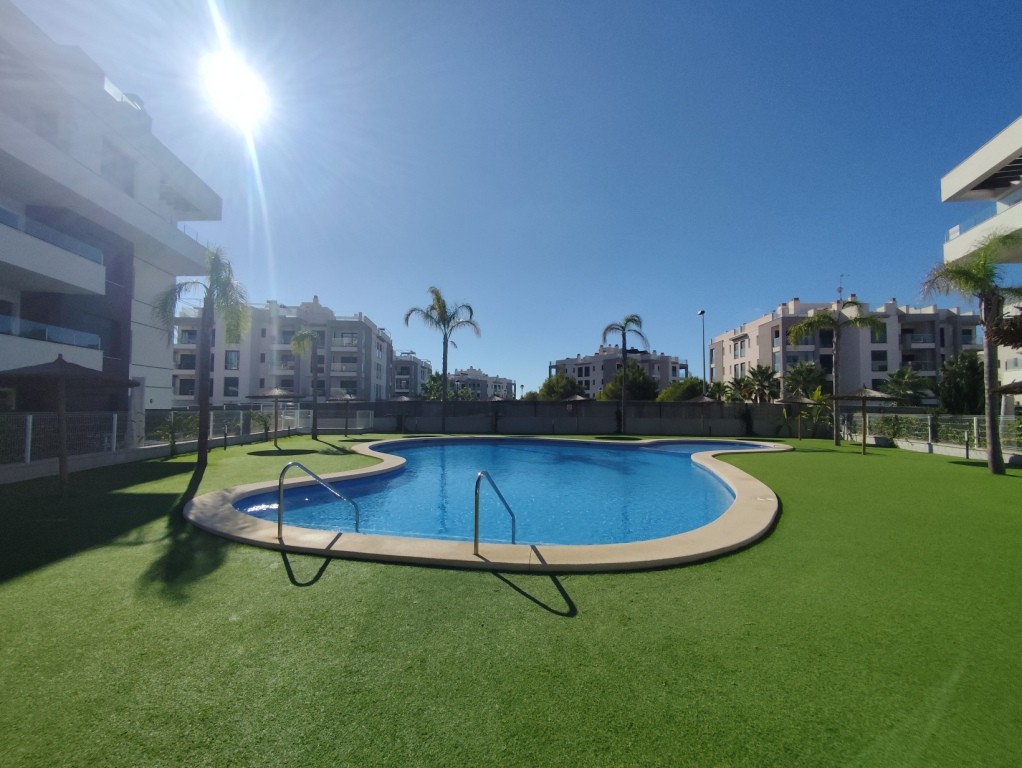 For sale - 3 Bedroom 2 Bathroom Penthouse in Villamartin - Villamartin  - Alicante